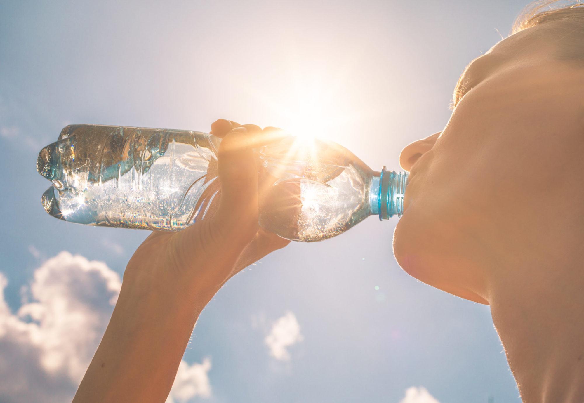 Recommandations liées aux fortes chaleurs: les personnes âgées sont invitées à s’hydrater