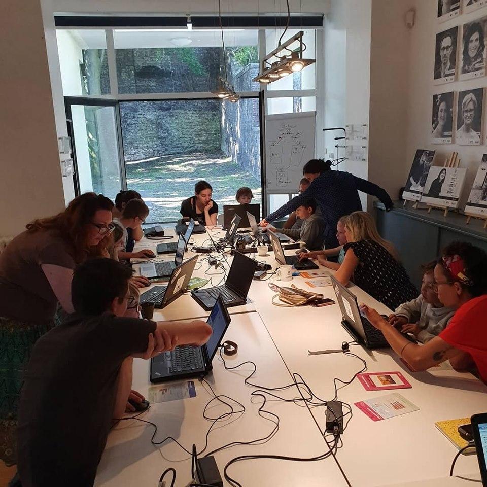 Les ateliers CoderDojo accueillent 1/4 d’enfants marginalisés