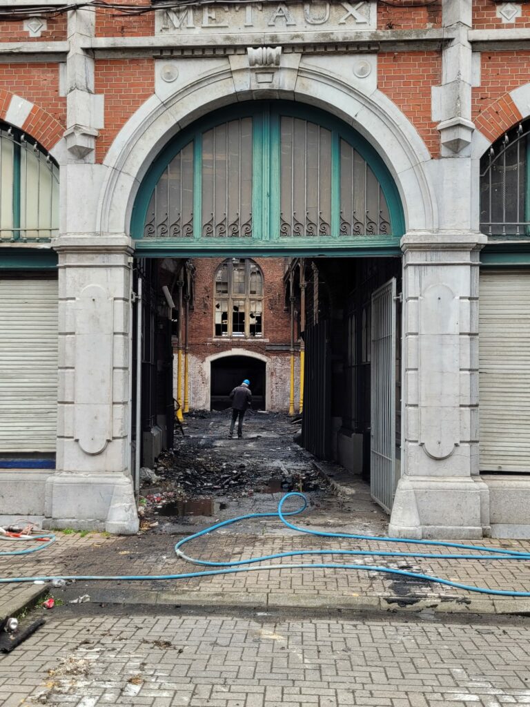 Incendie à Seraing: les rues Ferrer et Peetermans restent fermées