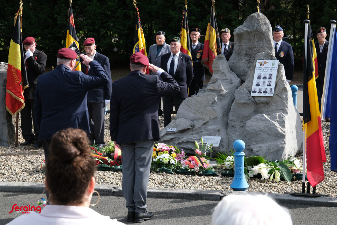 Hommage aux para-commandos: une centaine de personnes à la cérémonie