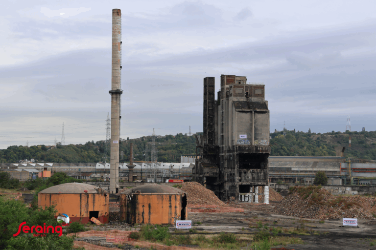 La cheminée et la tour à charbon de la cokerie d’Ougrée ont été démolies